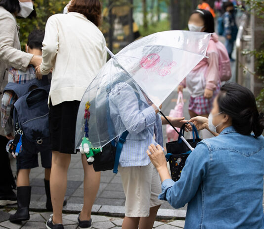 공무원 육아시간 ‘8세·초등2 이하’로 확대…내달 2일부터 시행하다