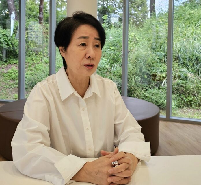 윤 전 대표는 “잘할 수 있으니 고민하지 말라”며 “부모가 치열하게 일하며 아이에게 집중하면서 짧은 시간이라도 아이와 소통하는 시간을 늘려 나간다면 그 어떤 교육보다 좋다”고 설명했다.(사진=정책브리핑)